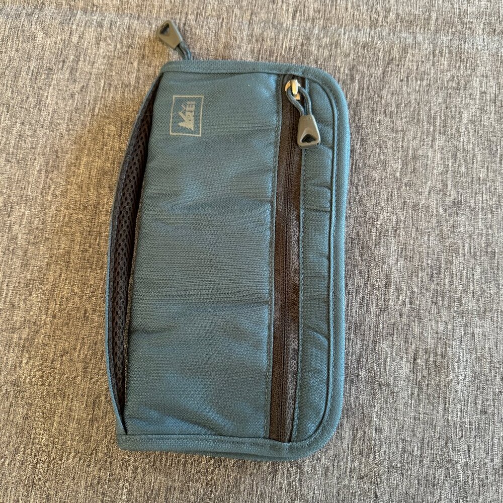 Rei Wallet With Multiple Compartments, Great For … - image 1